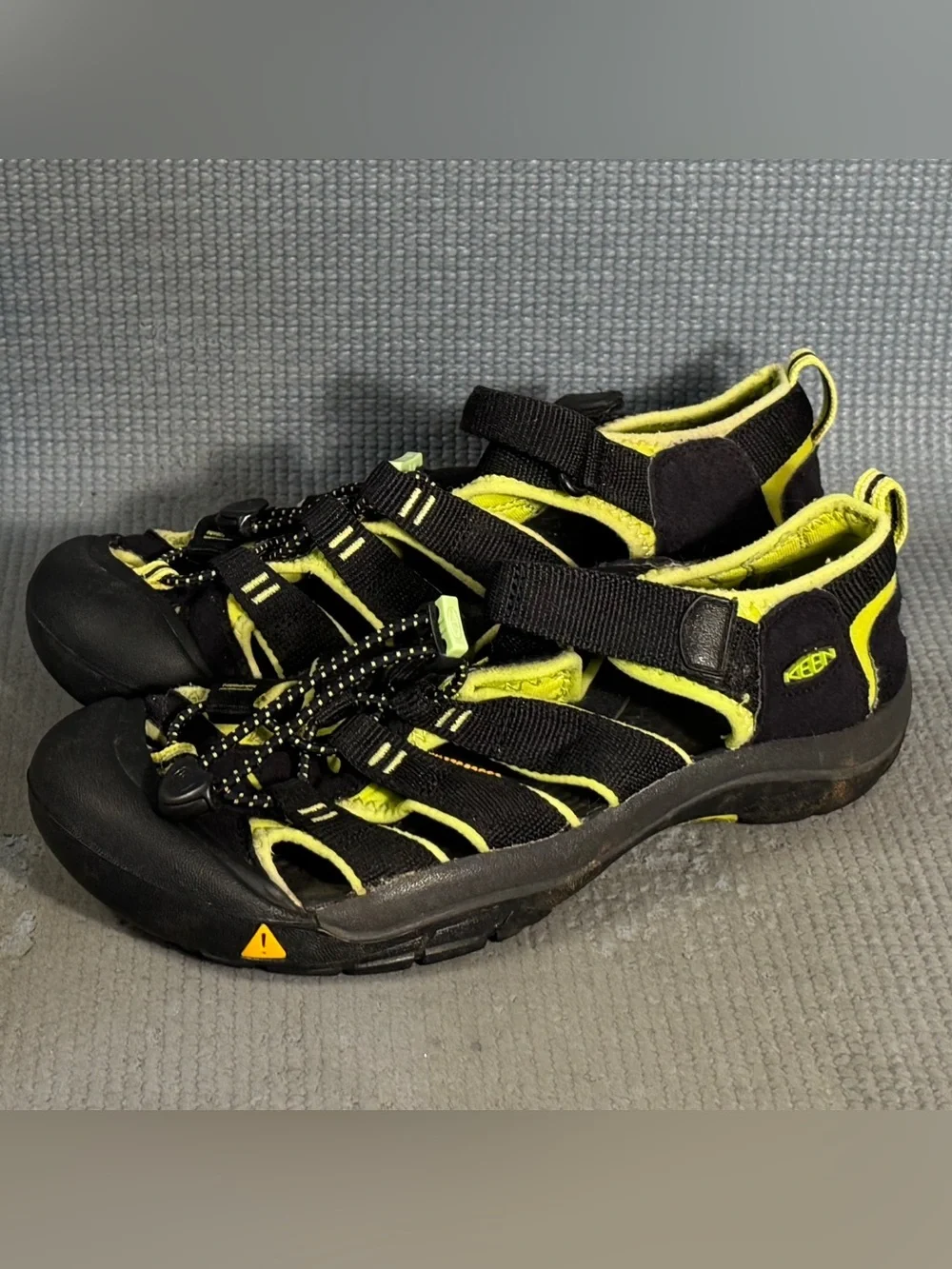 KEEN Newport H2 Sandals Black/Green Big Kid Size 5Y